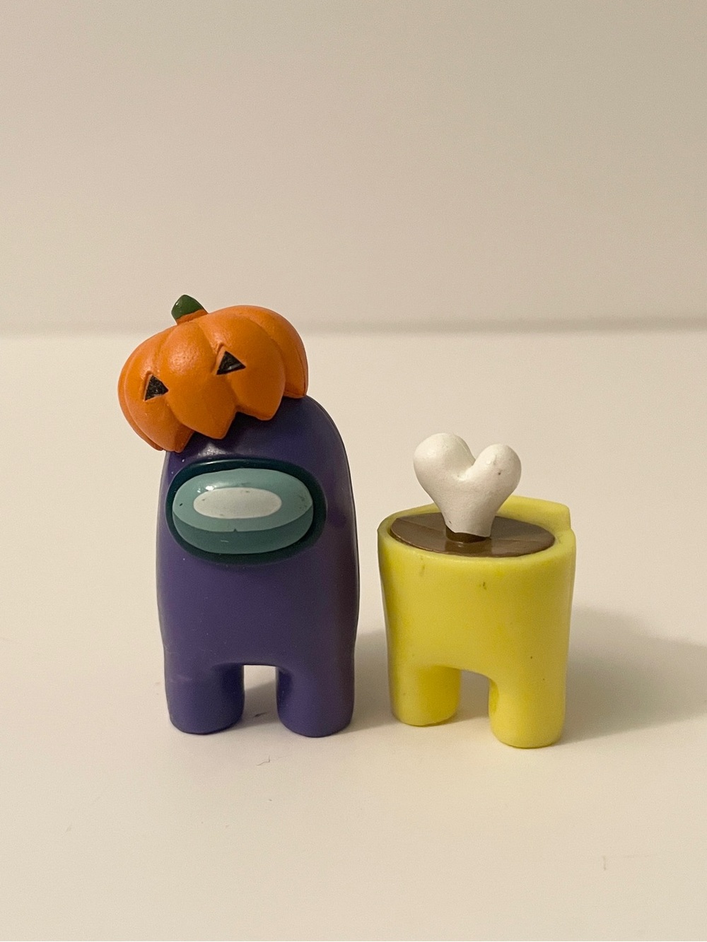 Among Us Crewmate & Ghost Figure Set Pumpkin Hat Bone